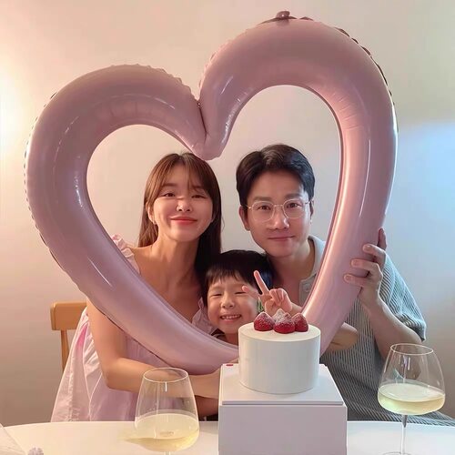 ins风儿童生日装饰镂空大爱心相框铝膜气球拍照道具派对场景布置