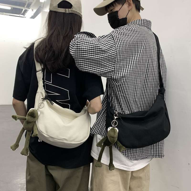 新款帆布斜男士学生潮流女嘻哈日系休闲百搭小挎包单肩包男士
