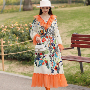 毛织连衣裙女秋冬新款时尚百搭高级感轻奢刺绣气质大码收腰针织裙