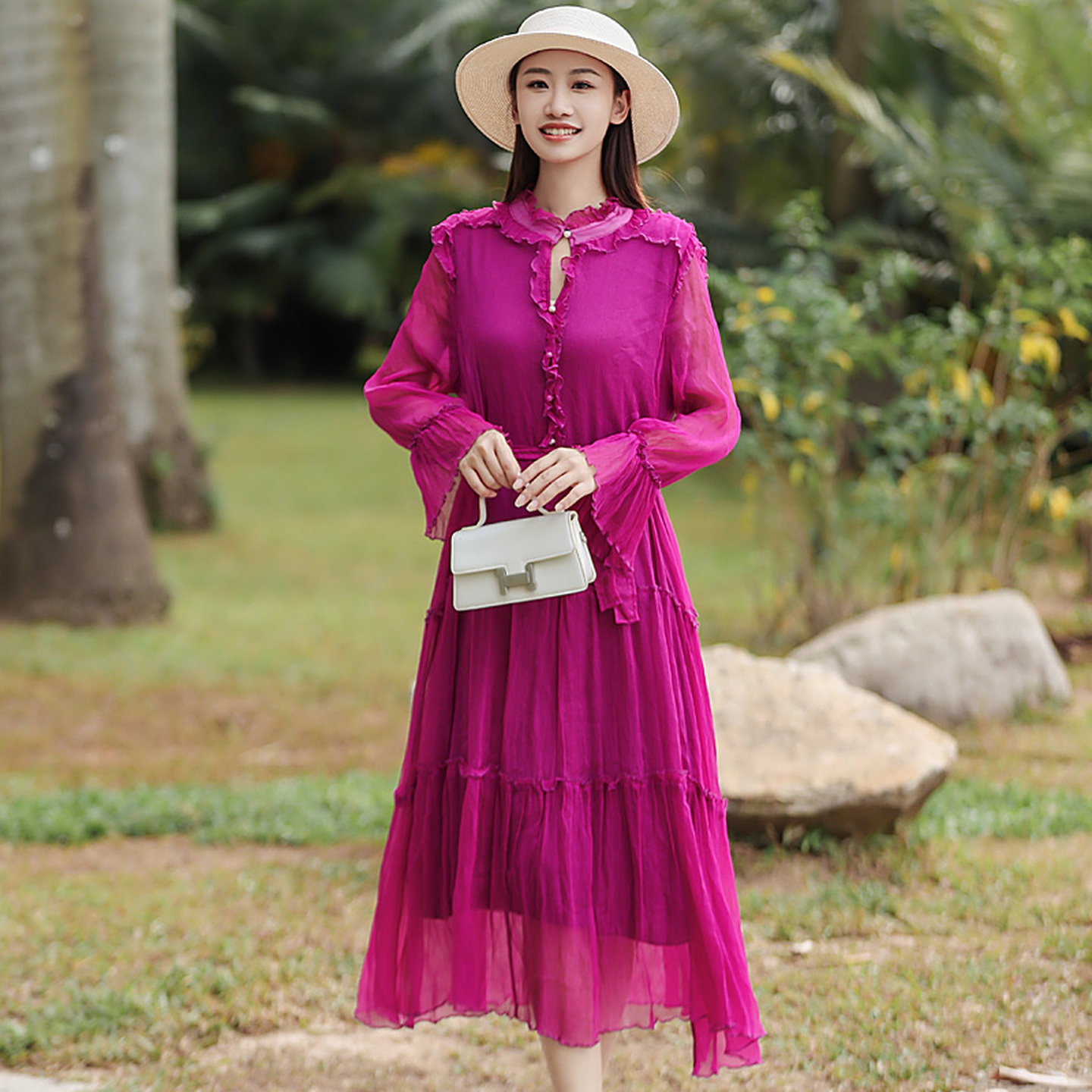 真丝连衣裙女装2025年新款玫红色桑蚕丝宽松收腰显瘦度假气质长裙