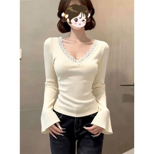 喇叭袖蕾丝V领德绒打底衫女秋冬内搭短款上衣辣妹修身加绒保暖T恤