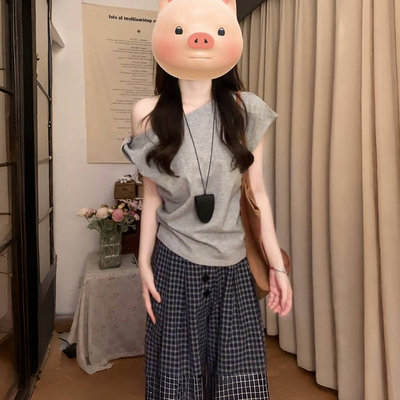 宽松慵懒斜领露肩扭结短袖T恤女
