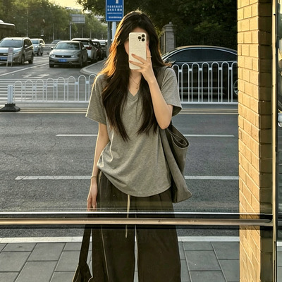 宽松显瘦百搭V领纯色短袖T恤女