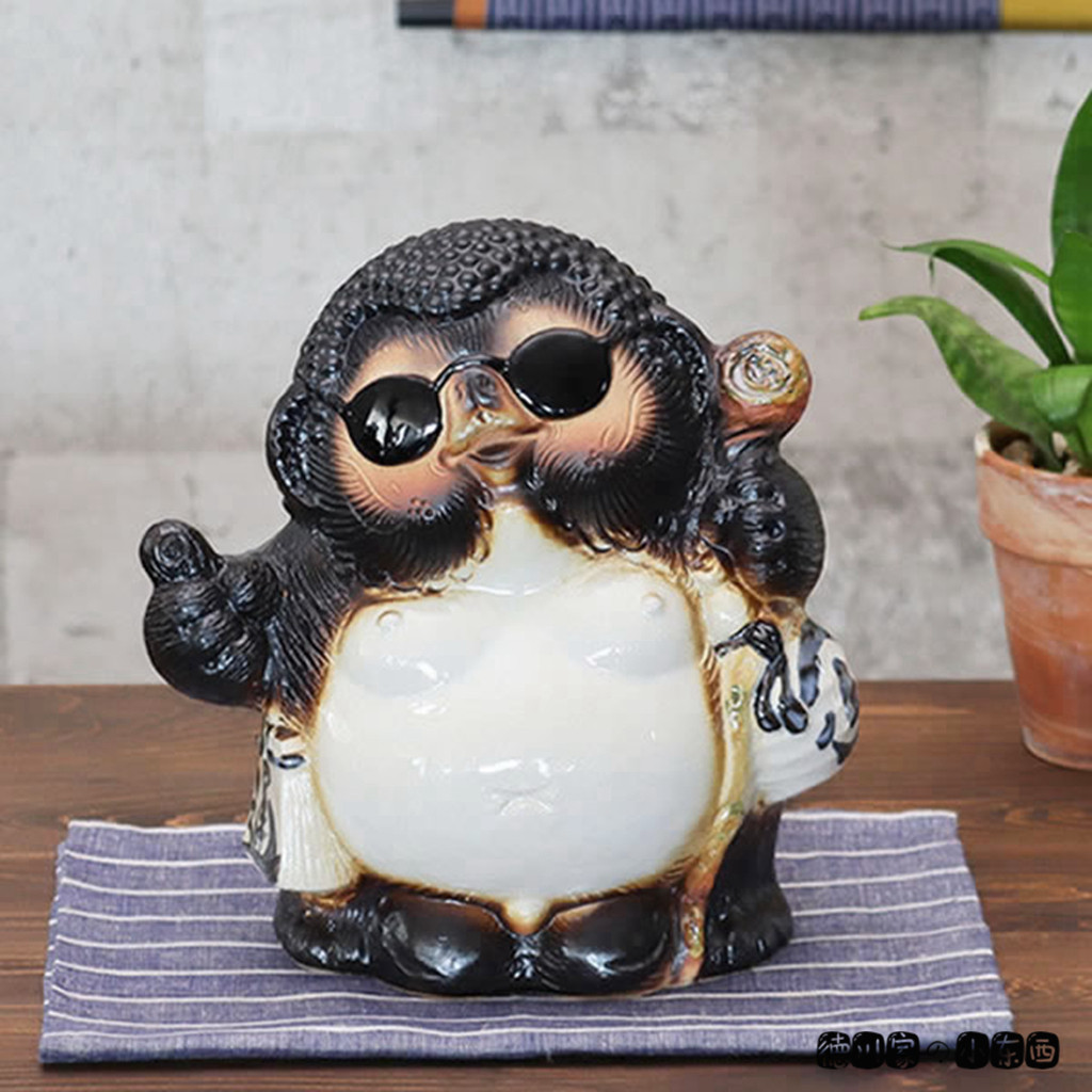 日本代购 信乐烧 狸猫 墨镜卷发头 好运招福 可爱 玄关陶瓷摆件