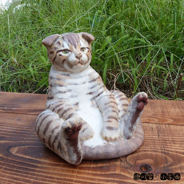日本代购 匠人手工 躺坐的折耳猫咪 虎纹 可爱 精美 手工艺品摆件