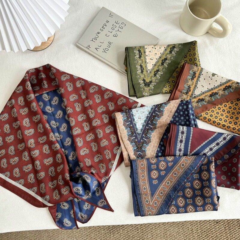 新款老钱风腰果花方巾复古老花丝绒柔软春秋冬季装饰领巾围巾丝巾