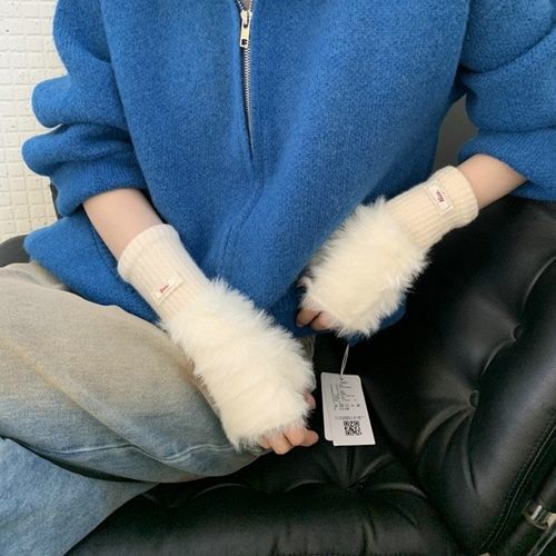 2025年新款半指韩标可爱毛绒手套女冬季保暖露指触屏可爱学生手套