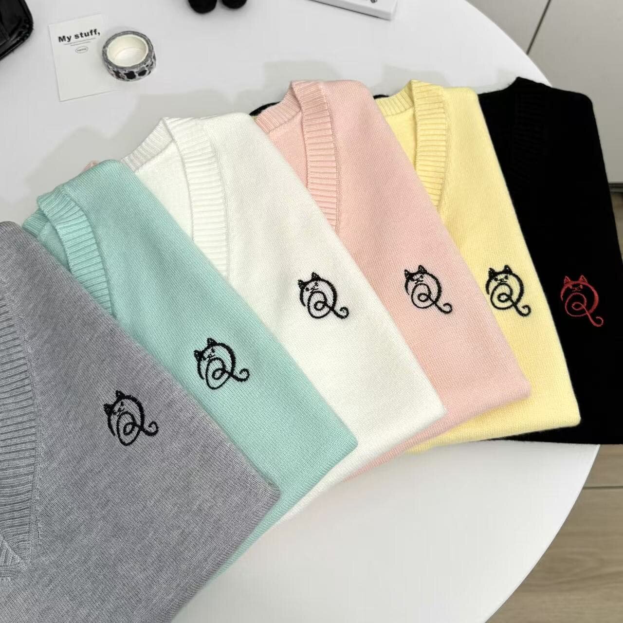 【秋冬猫刺绣马甲】显瘦背心学生通勤百搭学院风叠穿套头v领毛衣