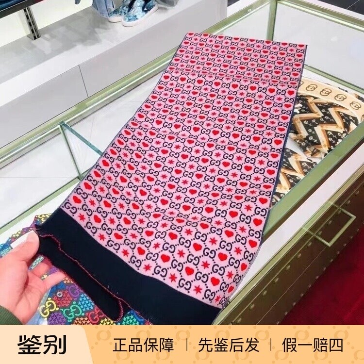 现货GUCCI/古驰女款羊毛围巾情人节限量保暖爱心 609327