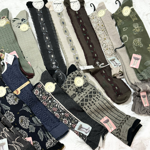 皆川明日本小众花卉图案高筒袜