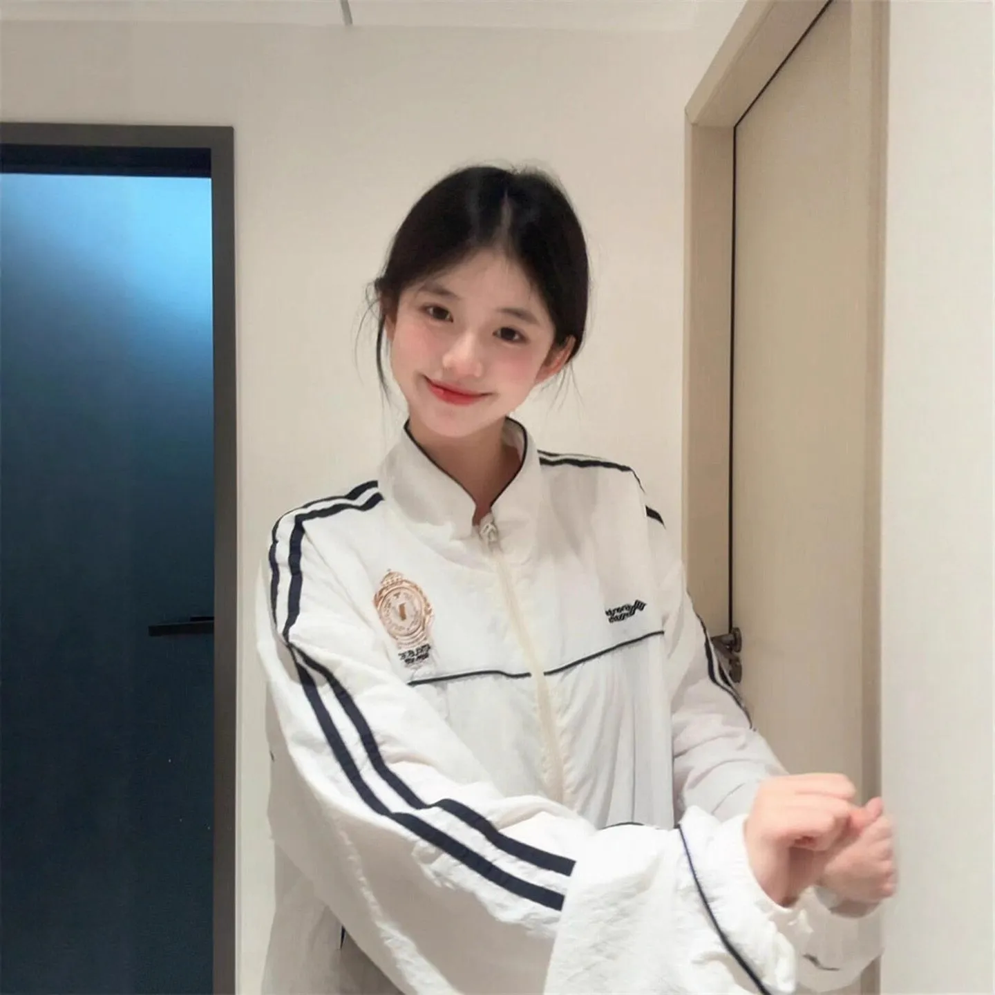 2025潮牌三条杠趣味字母立领外套女春秋氛围感宽松别致夹克棒球服