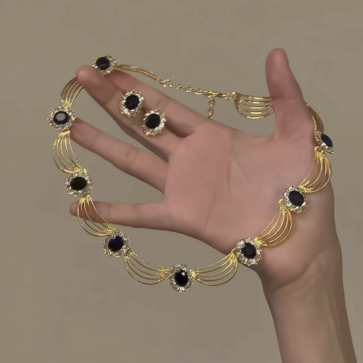 复古宫廷风Vintage项链欧美夸张金色锁骨链轻奢古着几何水钻颈链