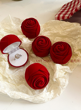 EAT MOON 红玫瑰浪漫丝绒花束情人节礼物求婚戒指盒植绒可爱