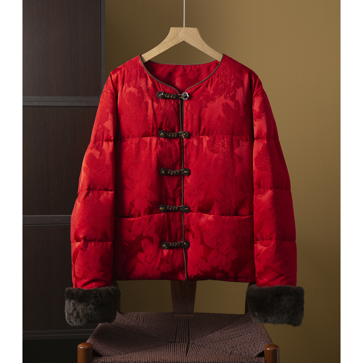 高端90白鸭绒圣诞红国风提花盘扣水貂毛羽绒服新中式宽松保暖外套