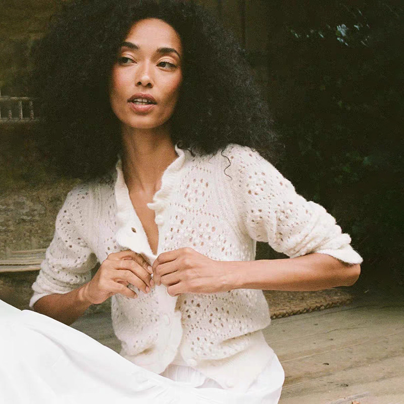 Doe法式小众2024冬季甜美镂空花边手钩针织前排扣木耳边领开衫女