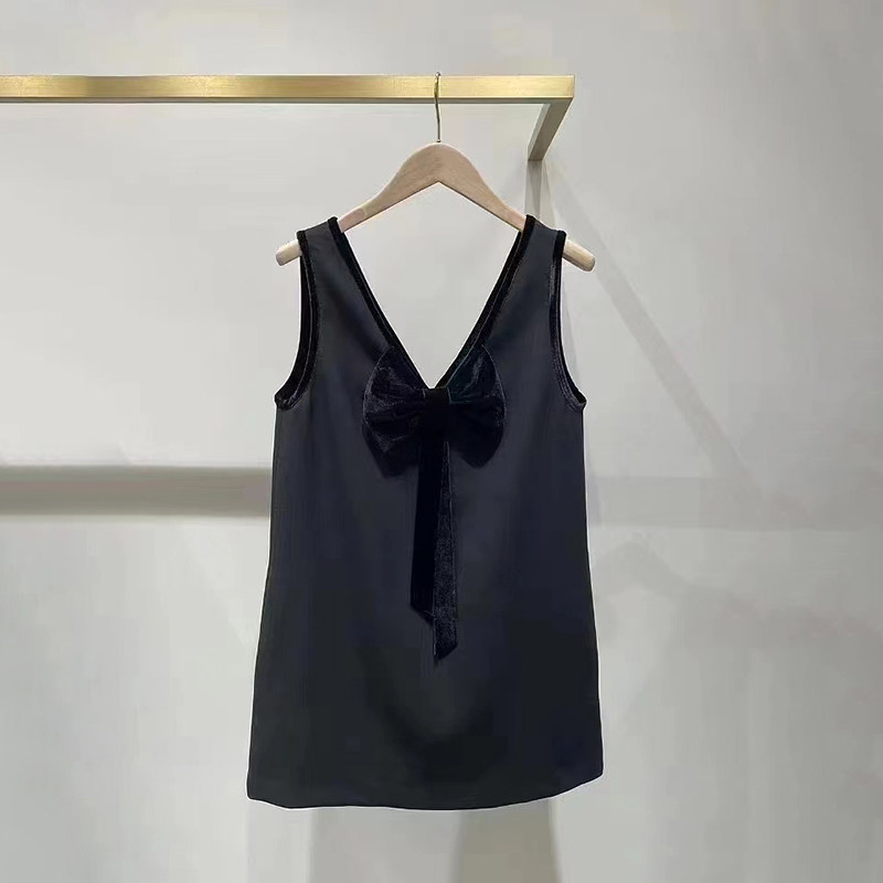 法单M家2025早春新甜美小个子大V领丝绒蝴蝶结黑色背心连衣裙女