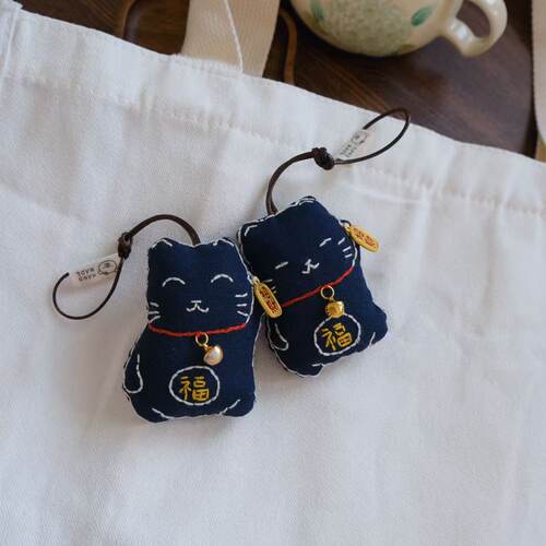 原创招财猫挂件纯手工刺绣包包挂饰汽车艾草香囊diy钥匙扣送朋友