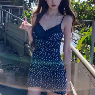 你D懒懒llan 复古清新蕾丝花边拼接碎花吊带连衣裙女 花野初柠