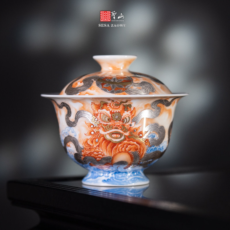 仿古粉彩矾红措金银喜狮盖碗
