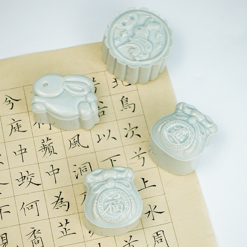 骛东制造玉兔镇纸笔架纯手工手绘陶瓷小摆件文房四宝创意毛笔笔搁