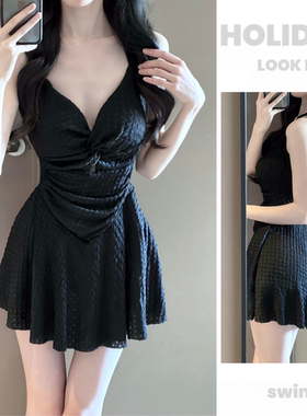 泳衣女款2025新款连体裙式遮肉显瘦纯欲度假温泉泳装挂脖高级感