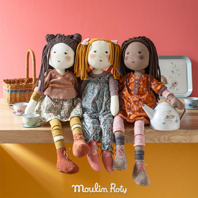 法国时尚品牌女孩玩偶设计师潮玩