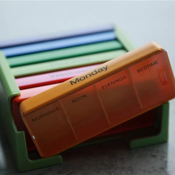 现货包邮 德国原装medi-7便携式药盒一周七天分装药盒 uneei