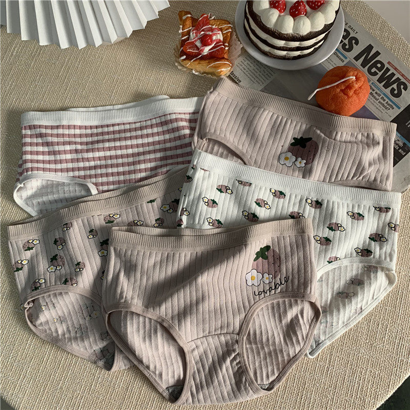 Korean version sweet light pink strawberry Girl Flower pure cotton student briefs
