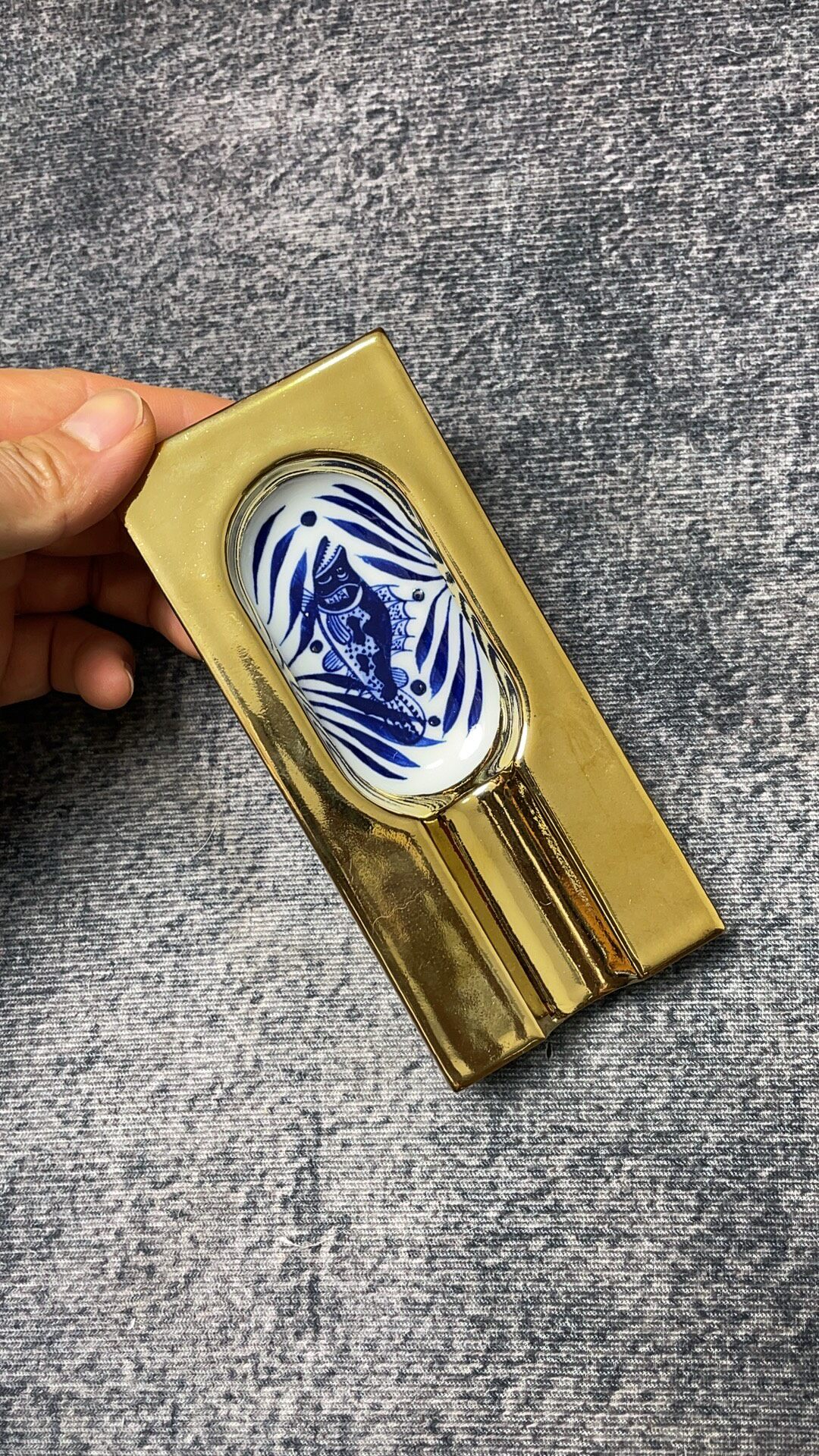 新品小长方形异形描金雪茄缸景德镇手工绘陶瓷烟灰缸青花送礼鱼藻