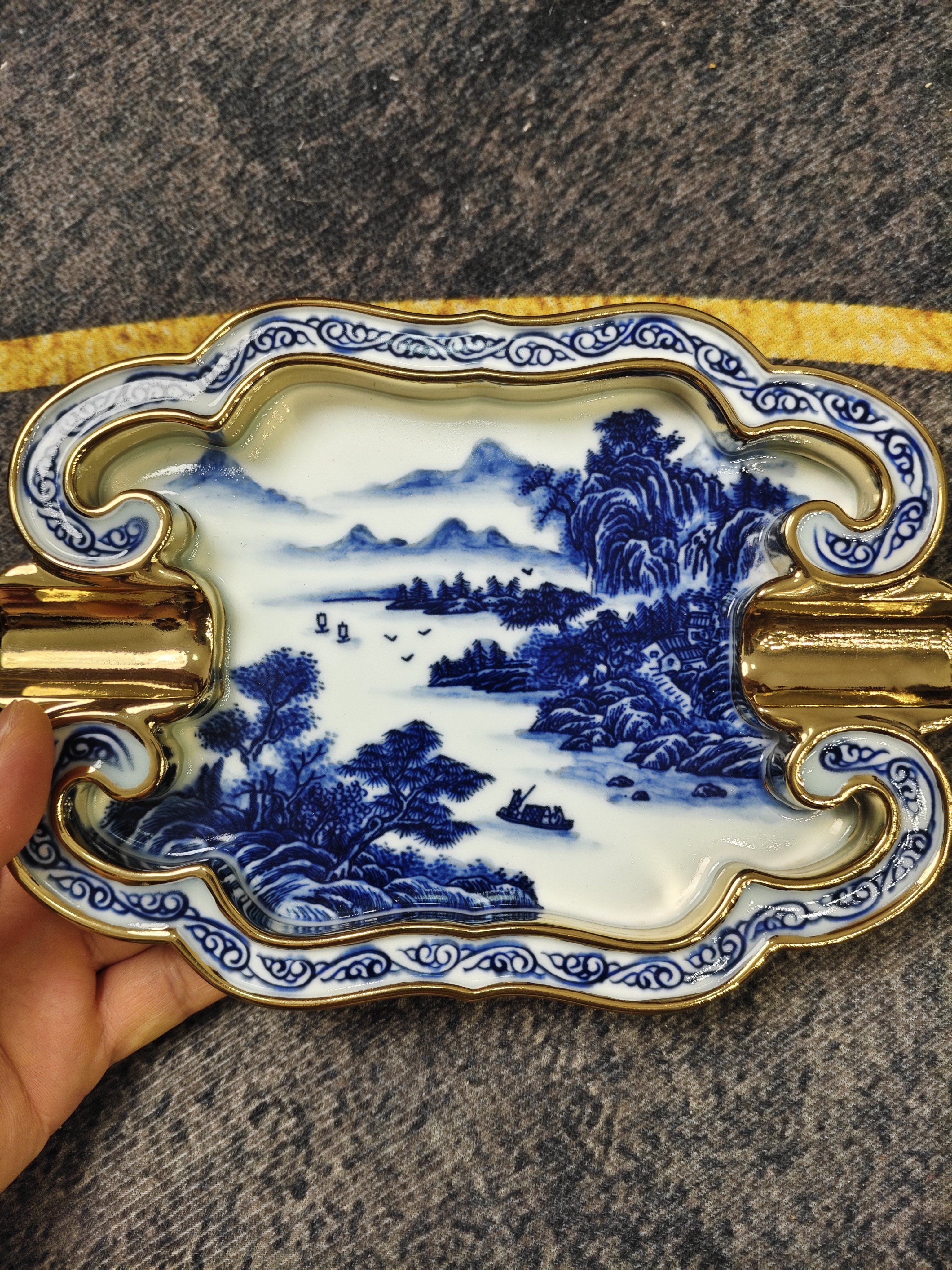 异形雪茄缸景德镇手工绘陶瓷烟灰缸青花送礼金山水画ktv专用轻奢
