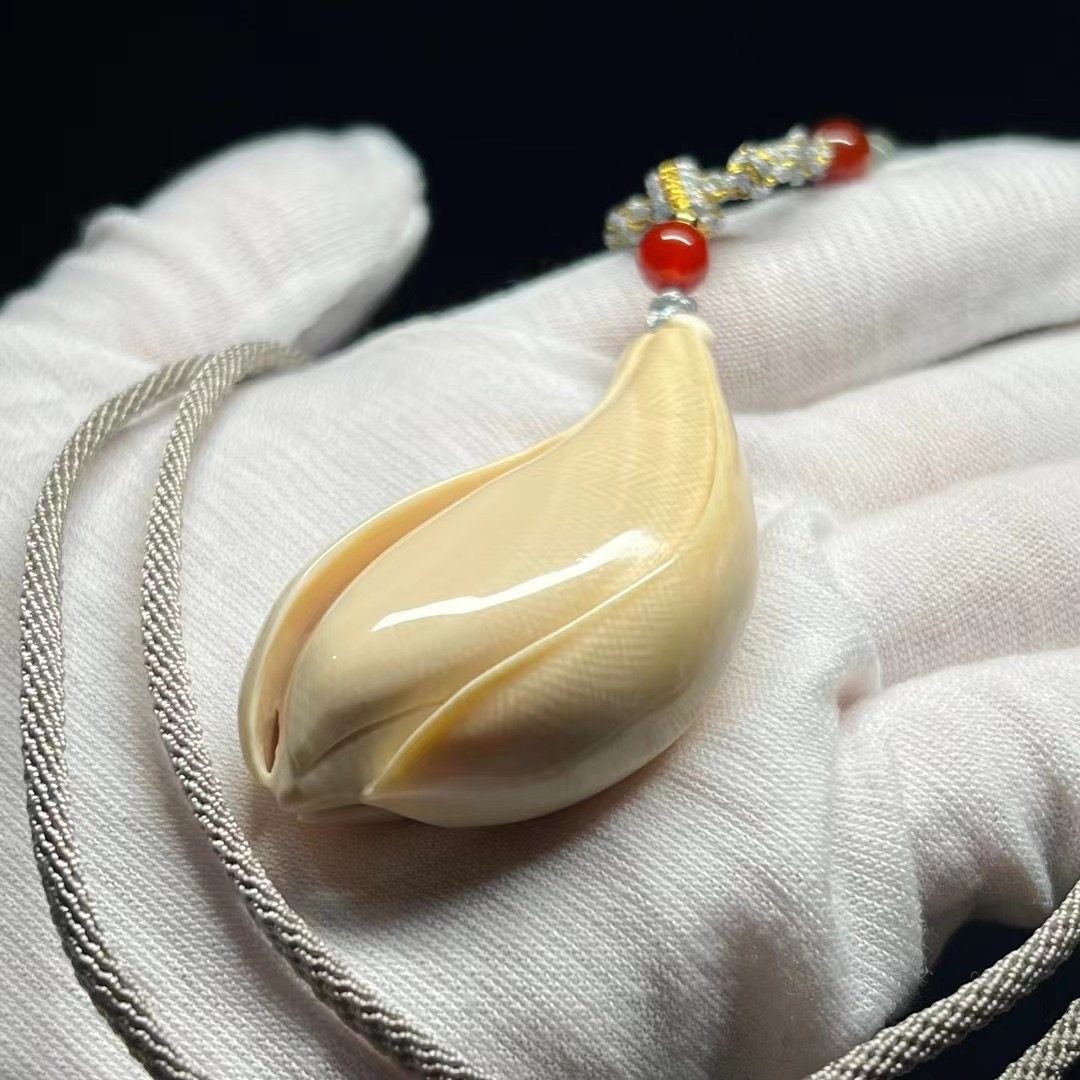 猛犸象牙满纹冰料玉兰花吊坠纯手工镂空血料牙雕毛衣链工艺品项链