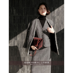 芝美日禾 都市画报 100%全羊毛手工定位珠绣V领拉毛通勤西装外套