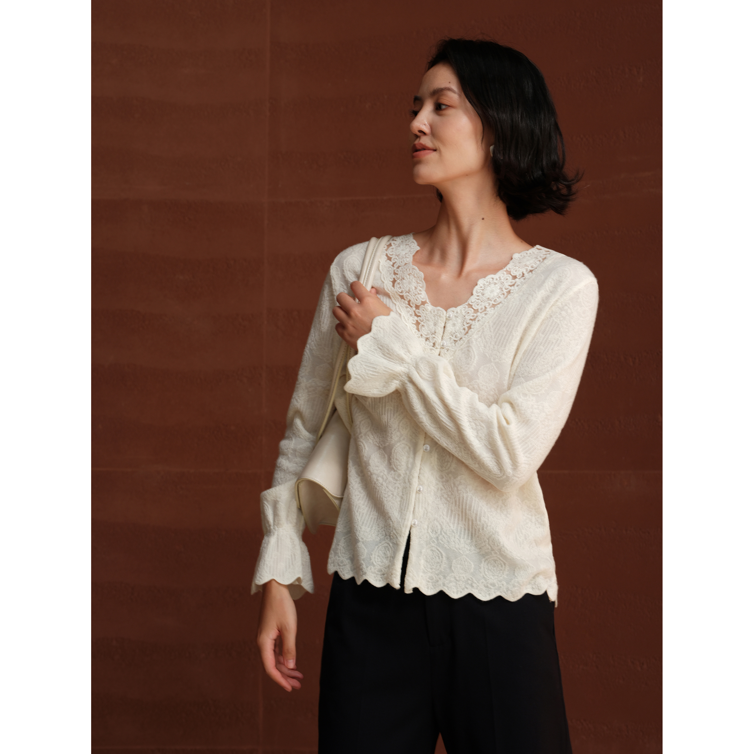 芝美日禾 法式臻织真丝绵羊毛提花V领蕾丝白色毛衣喇叭袖针织开衫