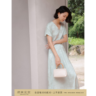 芝美日禾 100%人丝提花收腰连肩袖V领小个子中长款大摆收腰连衣裙