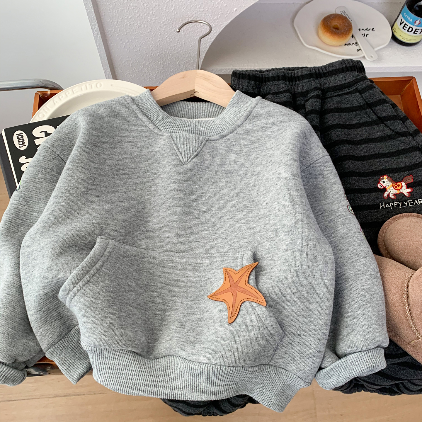 男童加绒卫衣秋冬一体绒上衣2025新款儿童五角星字母印花套头衫潮