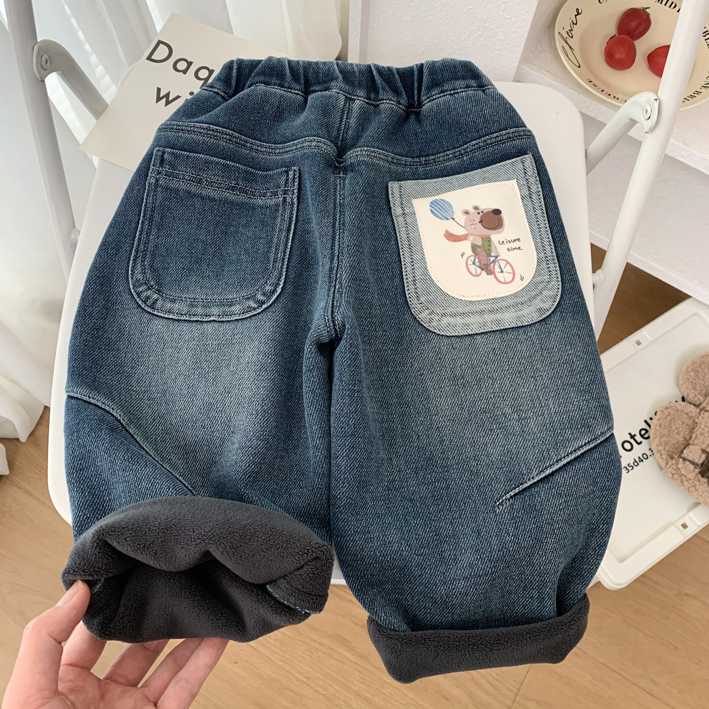 儿童加绒牛仔裤2025新款男女童卡通贴布长裤中小童冬季保暖休闲裤