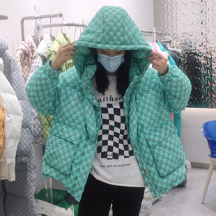 棋盘格羽绒服女冬季白鸭绒加厚保暖洋气时尚2023年格子面包服外套