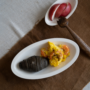 羊羊器物原创设计陶瓷菜盘椭圆盘冷热菜盘手握高脚杯家用高温多用