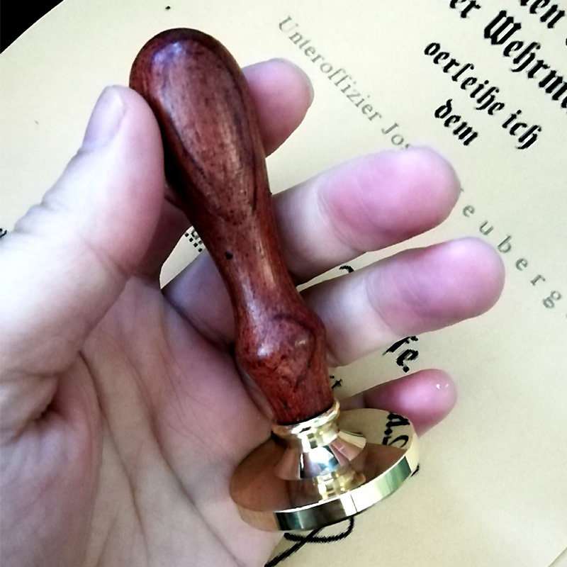 欧洲历史课教学展示木柄纯铜印章 复古风格影视道具 德棍狂喜