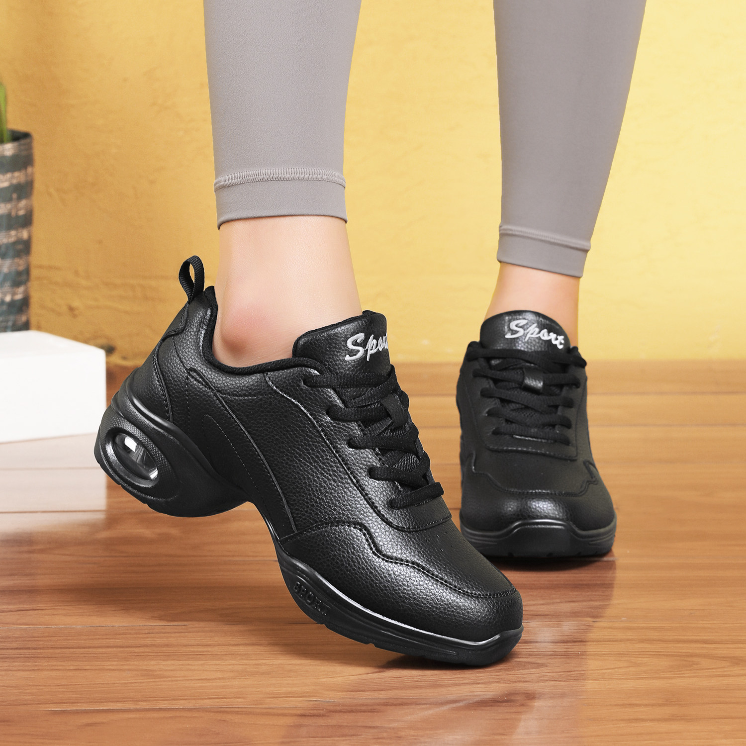 皮款新款广场舞鞋软底