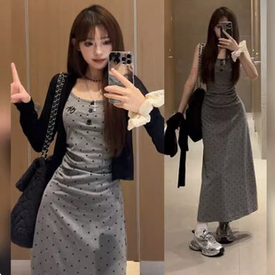 气质包臀裙穿搭一整套 2025新款 法式 灰色波点吊带连衣裙子女早春季