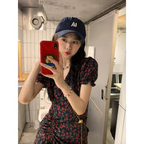 收腰碎花连衣裙女夏季黑色修身V领气质初恋短裙港味复古chic裙子