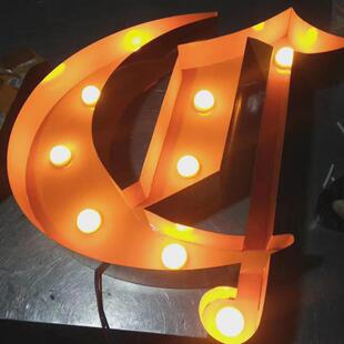 户外字招牌大灯泡门头生锈复古led发光字立体落地字母发光灯箱