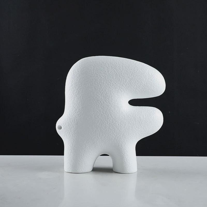 简约现代艺术抽象字母桌面雕塑摆件家居客厅创意样板房软装饰品