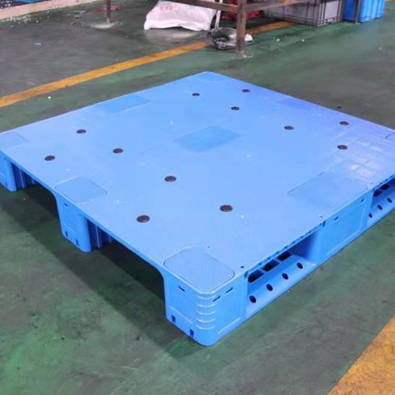 定制蓝色川字型平板托盘地货物台板放置托板出货仓储推放托盘