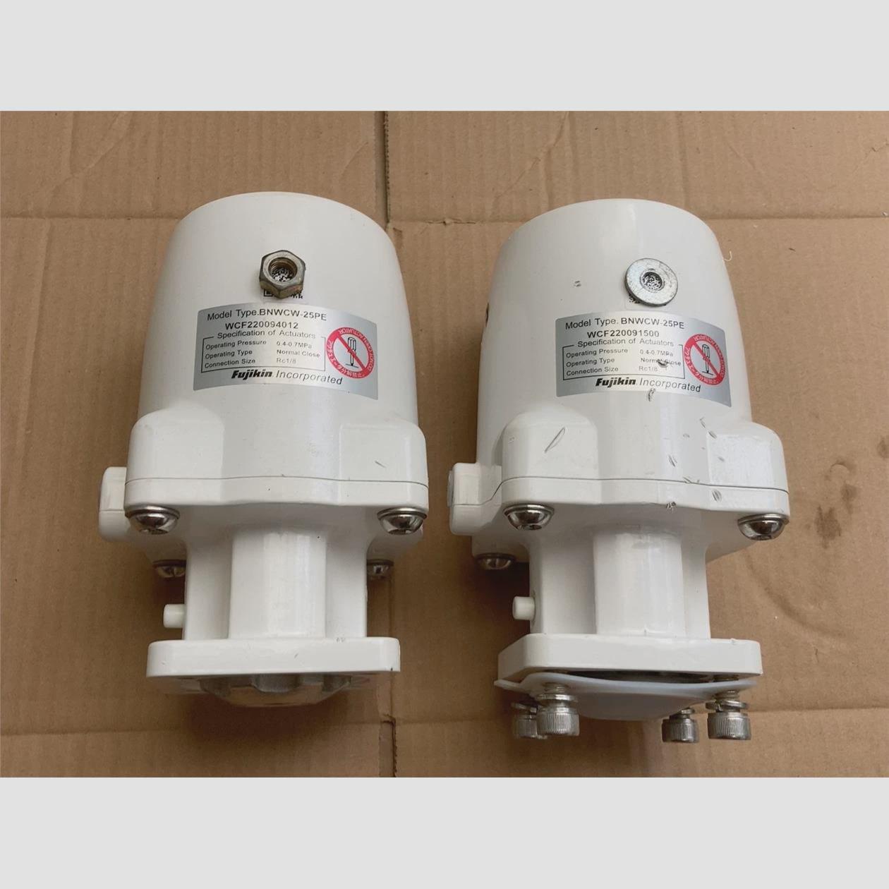 议价（拍前议价）日本Fujikin富士金隔膜阀两个，型号BNWCW-25PE