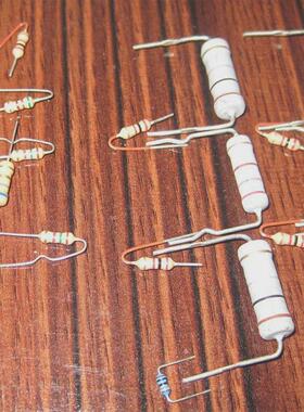 厂家直供大功率圆柱形碳膜精度1/8w-3w电阻±2%-±10%阻值0r-22m