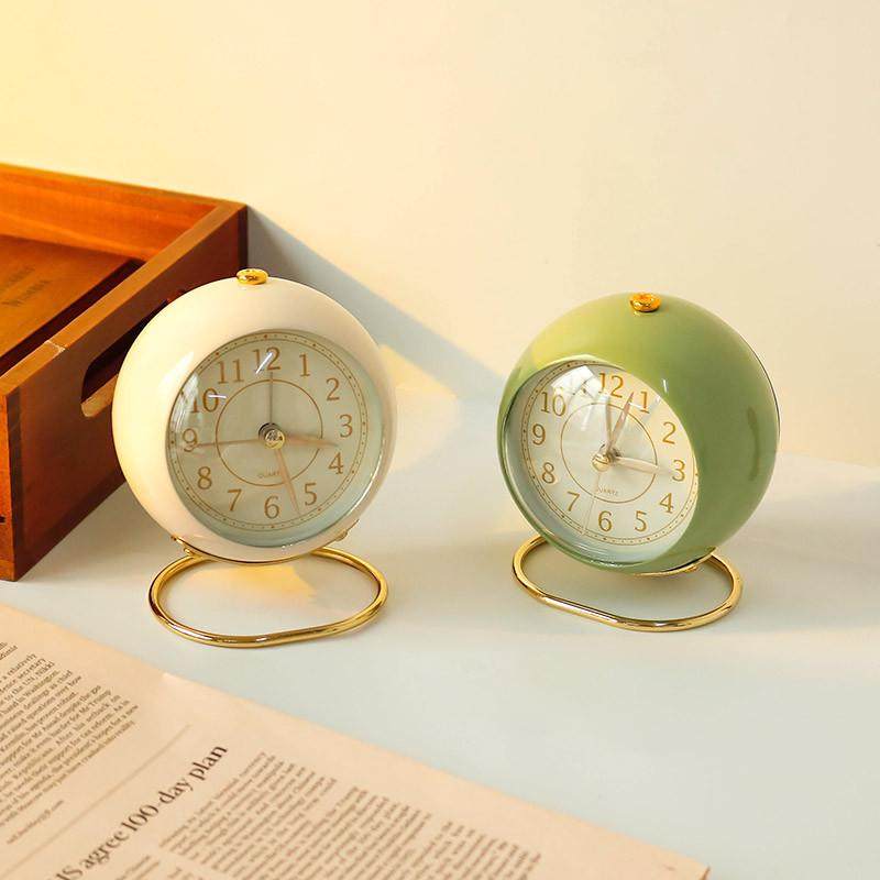 ins风小闹钟简约复古北欧风学生用桌面床头小型静音夜灯合金时钟
