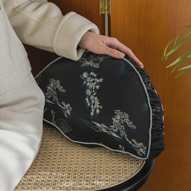 新中式圆形抱枕客厅沙发床头靠垫扇形椅子腰枕复古黑色松鹤靠背垫,居家布艺,靠垫/抱枕,淘宝优惠券,粉丝福利购,淘宝优惠卷