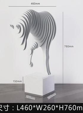 创意客厅摆件家居饰品北欧轻奢金属片抽象半身角马雕塑电视柜摆件